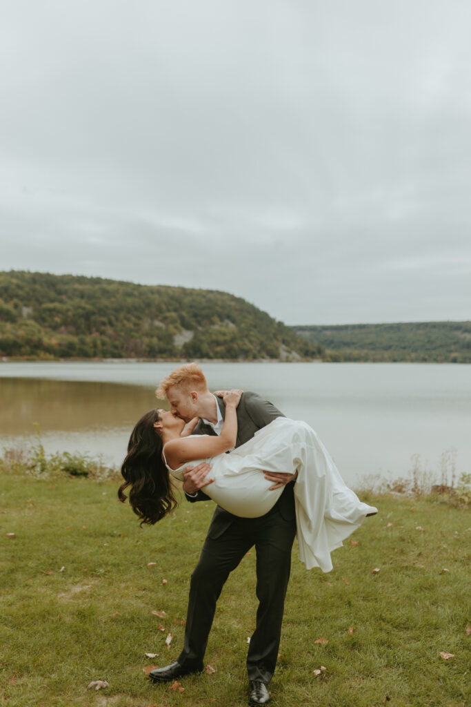 Devils Lake Elopement - Jessica Frigge Photography