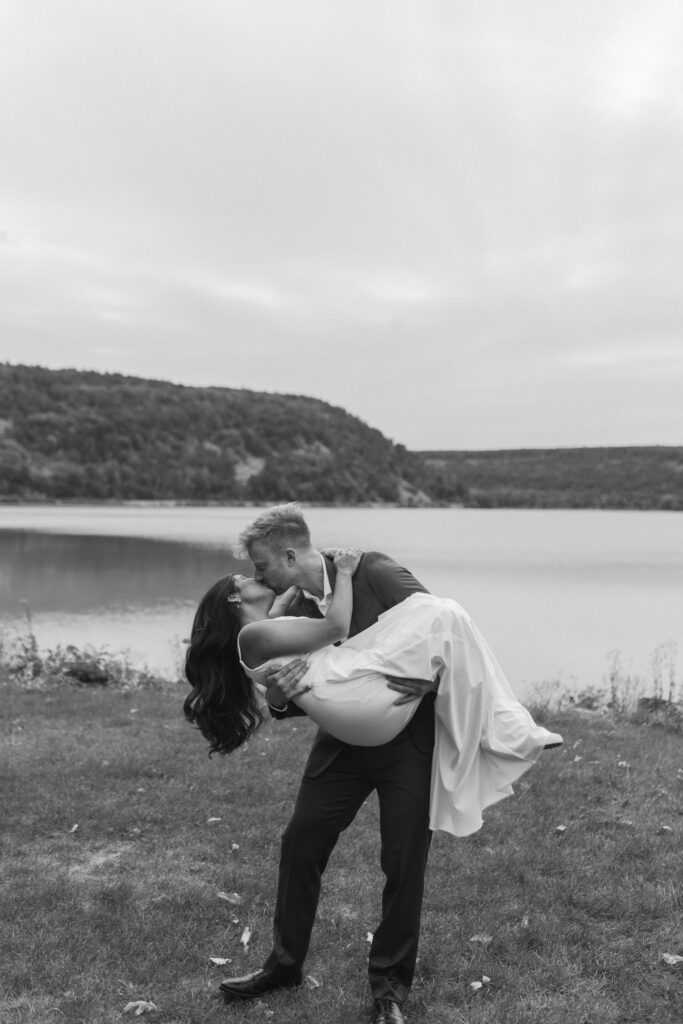 Devils Lake Elopement - Jessica Frigge Photography