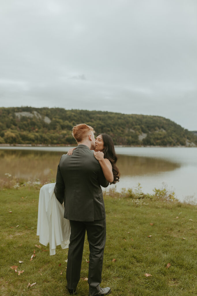 Devils Lake Elopement - Jessica Frigge Photography