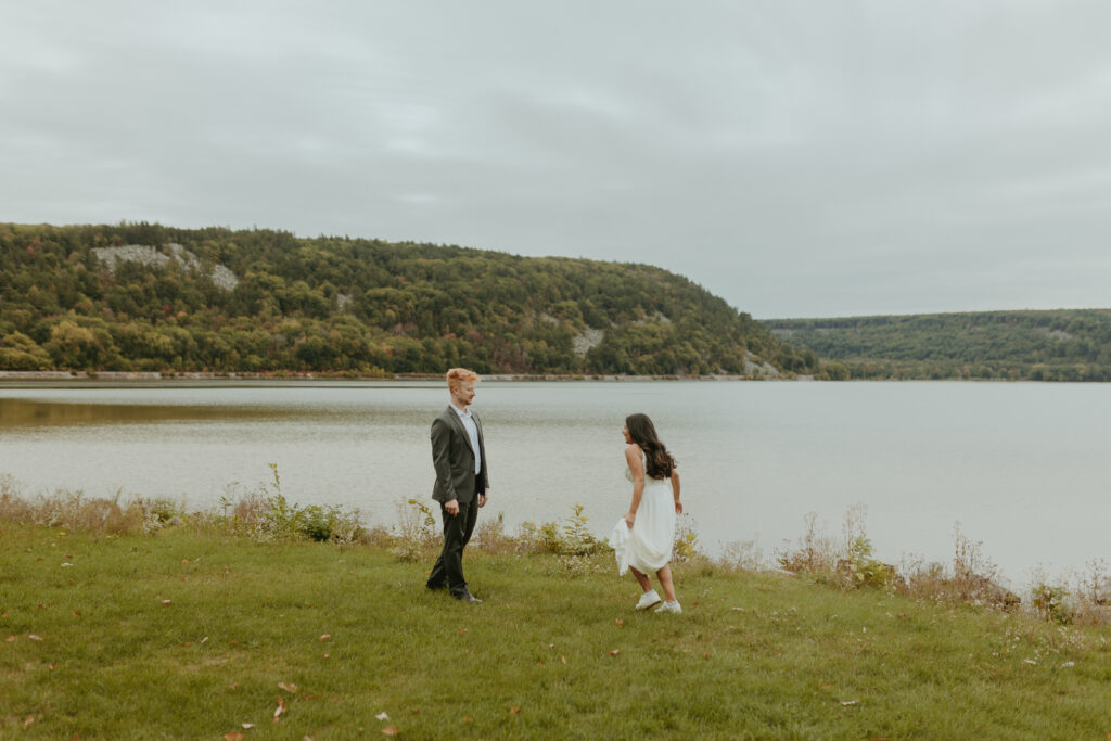 Devils Lake Elopement - Jessica Frigge Photography