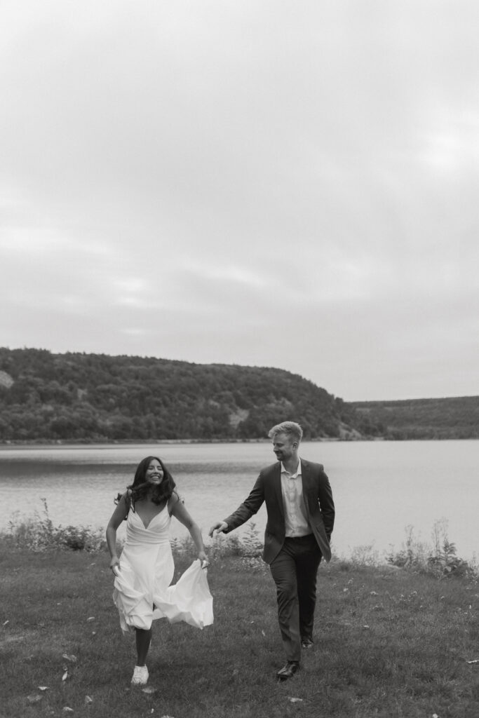 Devils Lake Elopement - Jessica Frigge Photography