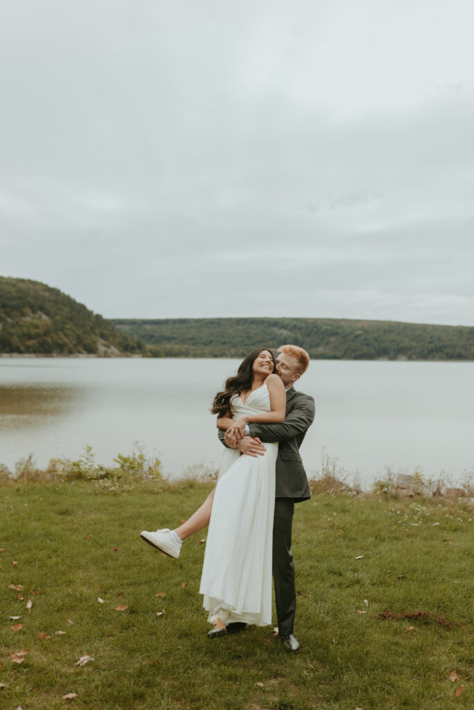 Devils Lake Elopement - Jessica Frigge Photography