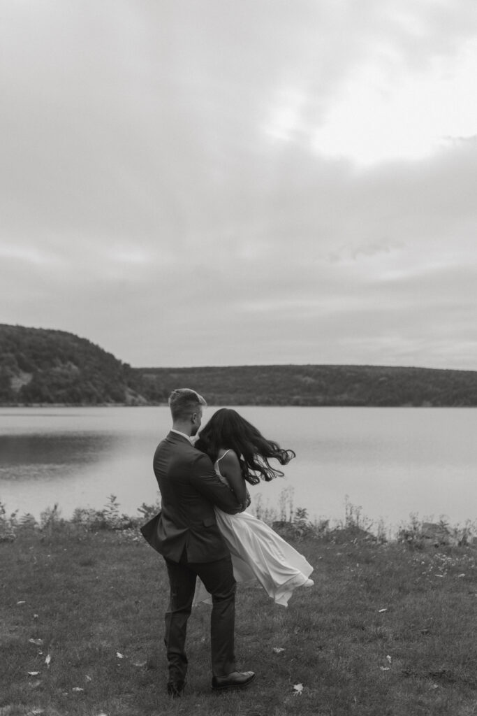 Devils Lake Elopement - Jessica Frigge Photography