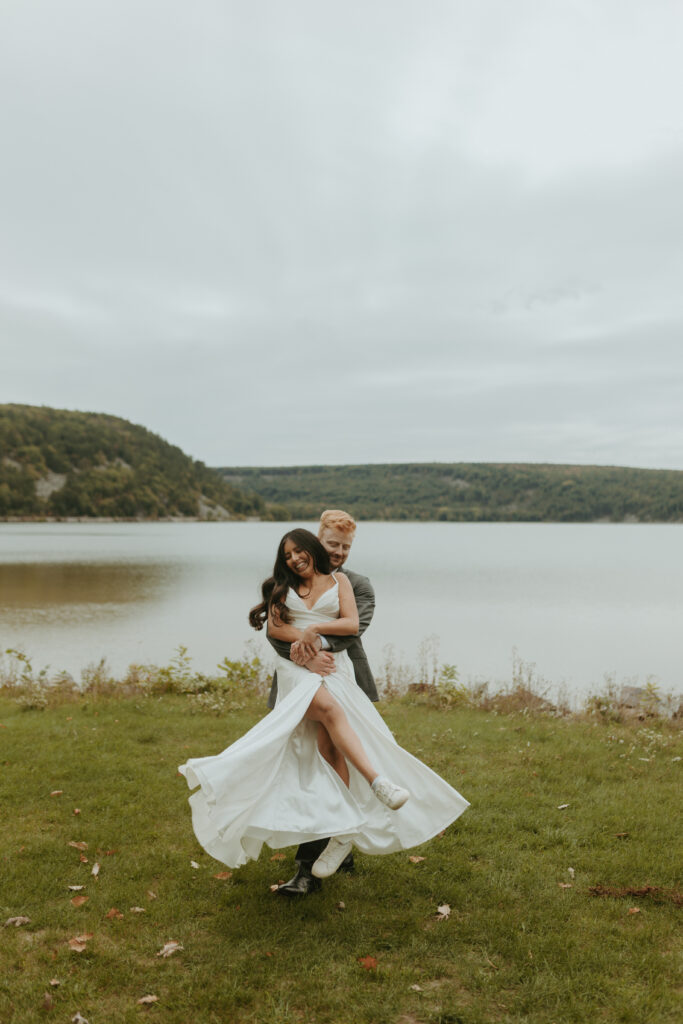 Devils Lake Elopement - Jessica Frigge Photography