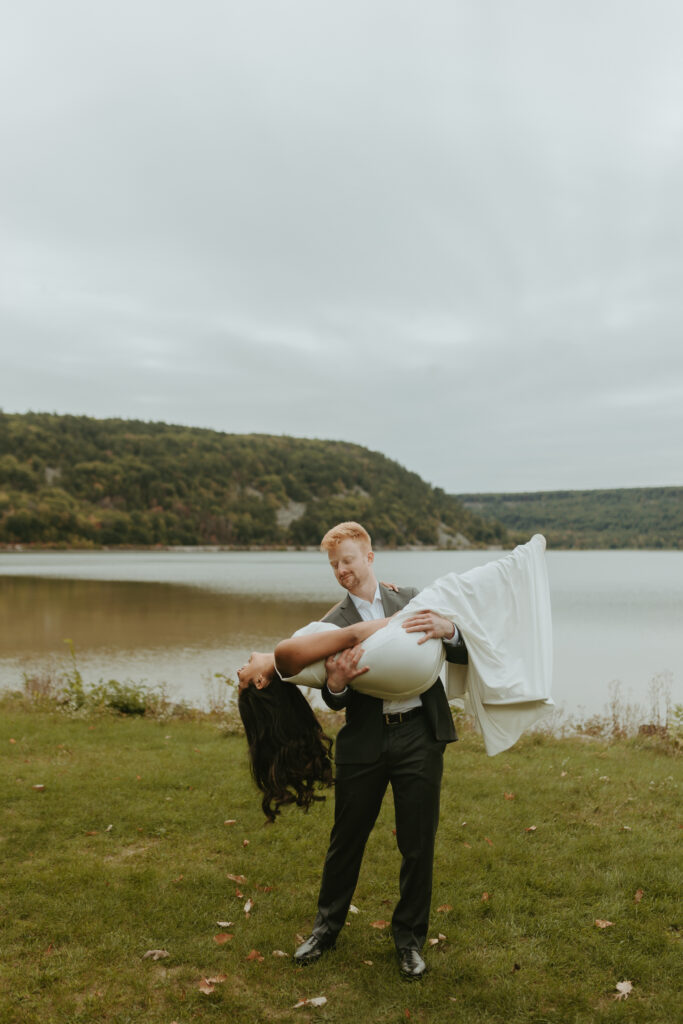 Devils Lake Elopement - Jessica Frigge Photography