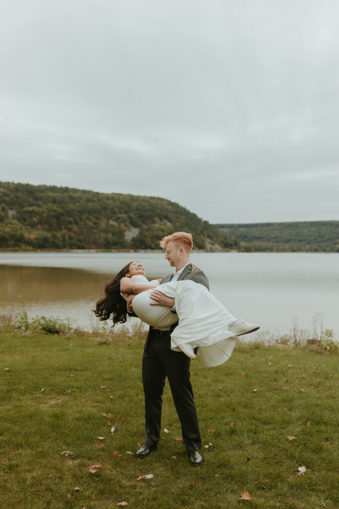 Devils Lake Elopement - Jessica Frigge Photography