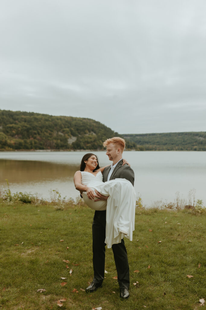 Devils Lake Elopement - Jessica Frigge Photography