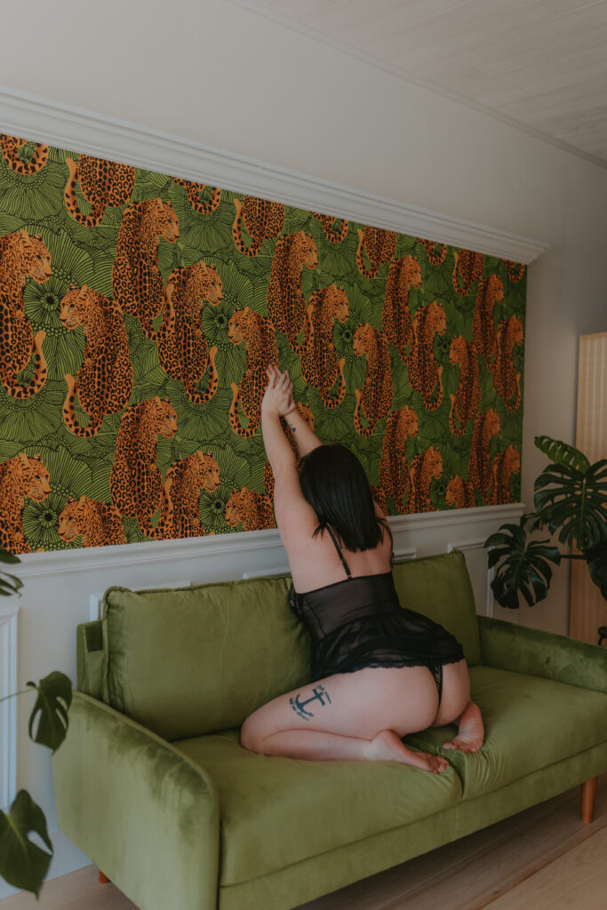 Jessica Frigge Photography is a Milwaukee Wisconsin based boudoir photographer offering a Milwaukee Valentines Day Boudoir Marathon