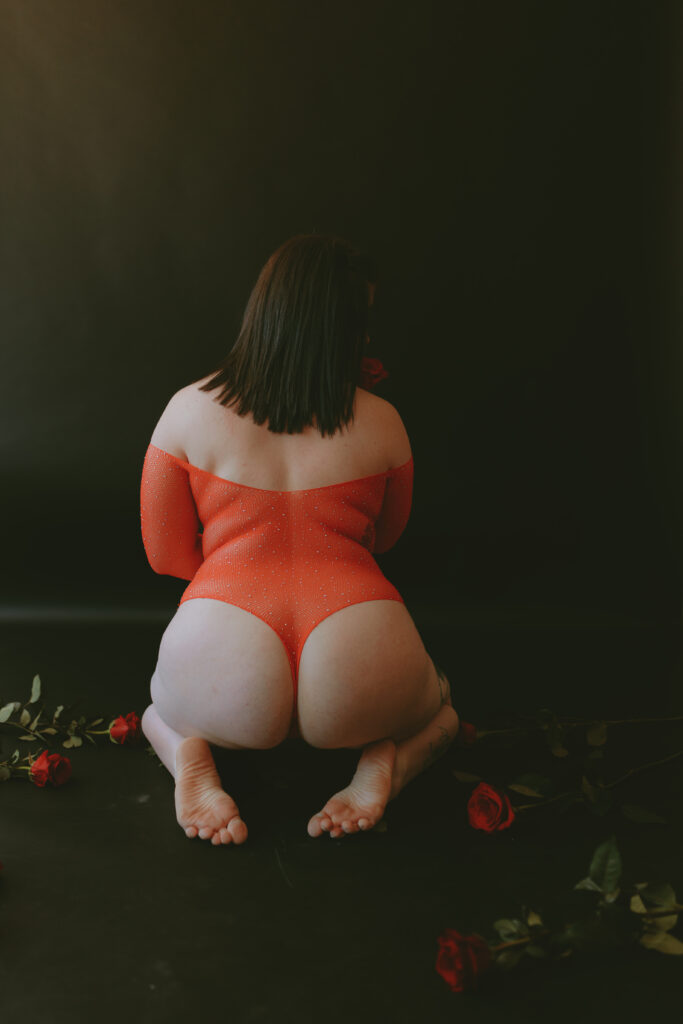 Jessica Frigge Photography is a Milwaukee Wisconsin based boudoir photographer offering a Milwaukee Valentines Day Boudoir Marathon