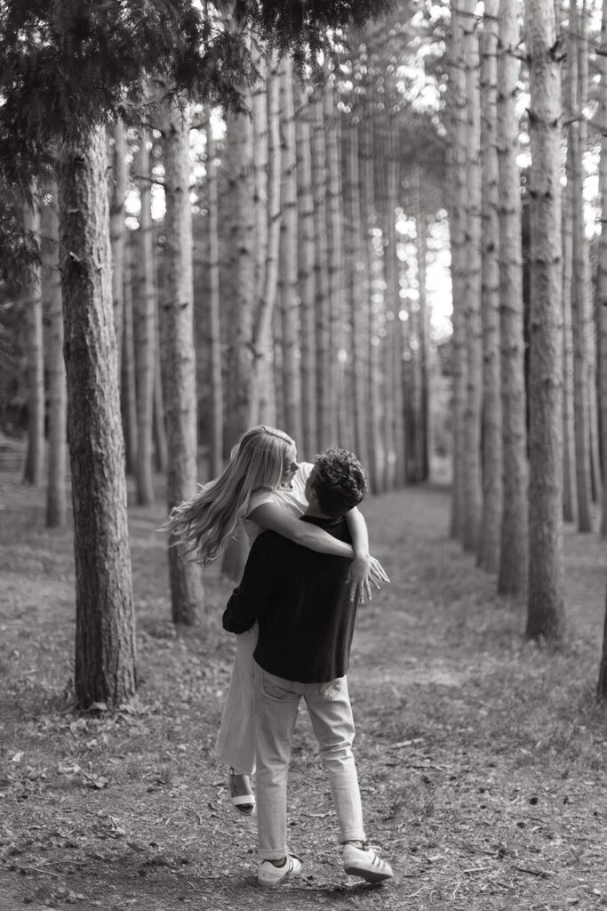 black and white lift under butt surrounded by tall trees